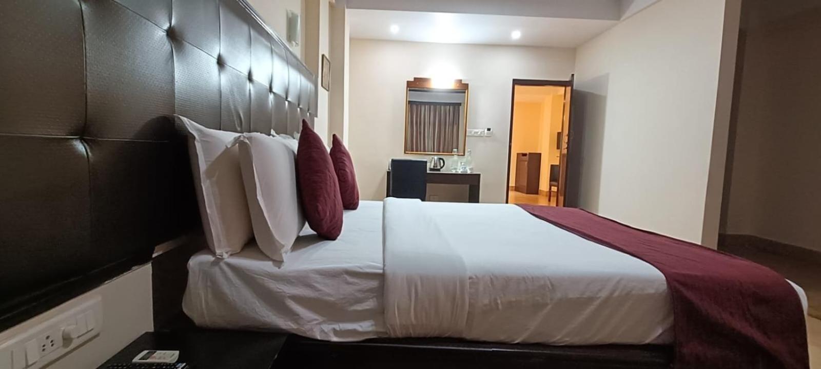 Polo Tura Hotel Екстериор снимка