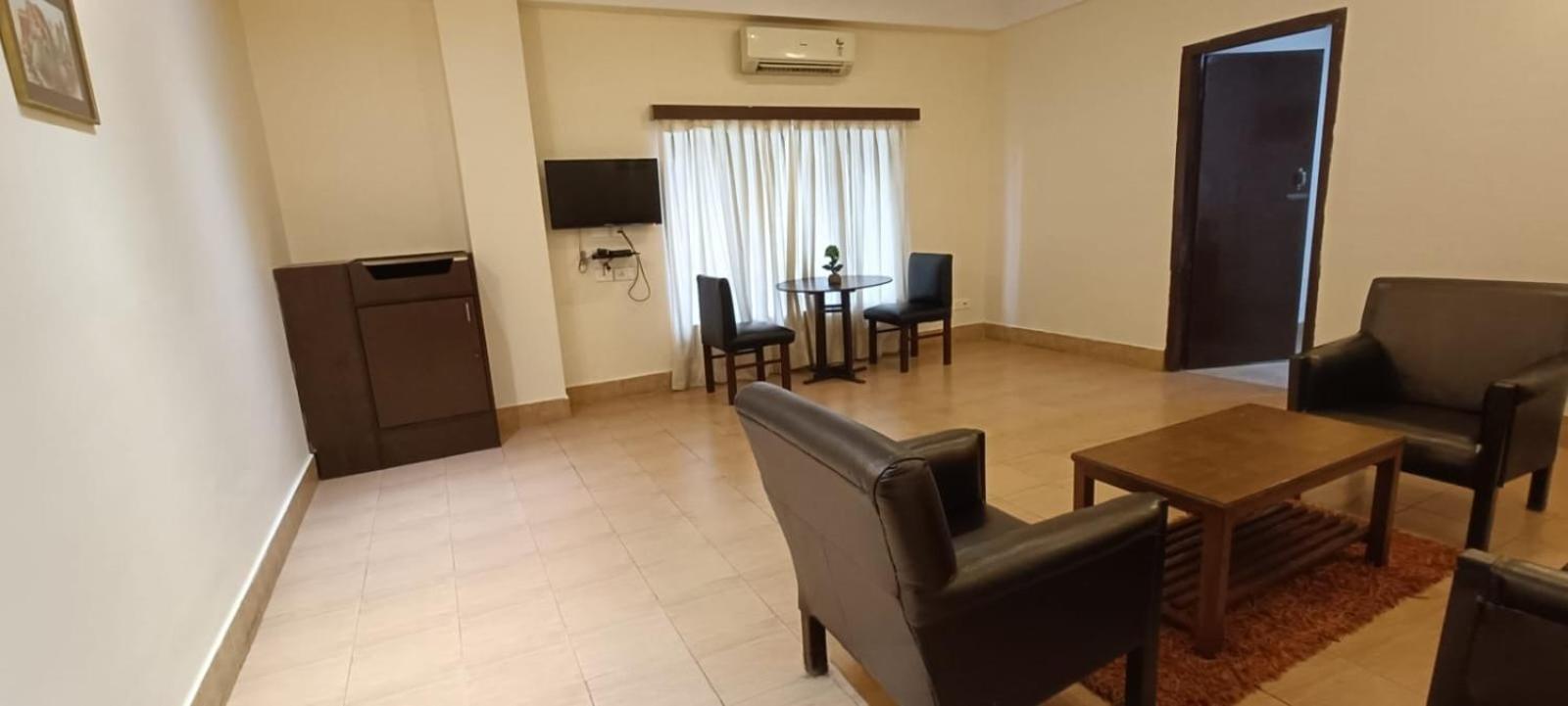 Polo Tura Hotel Екстериор снимка
