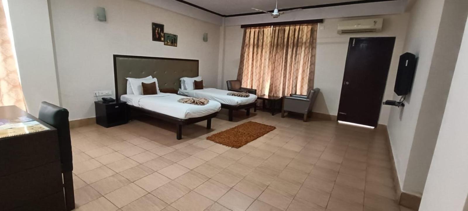 Polo Tura Hotel Екстериор снимка
