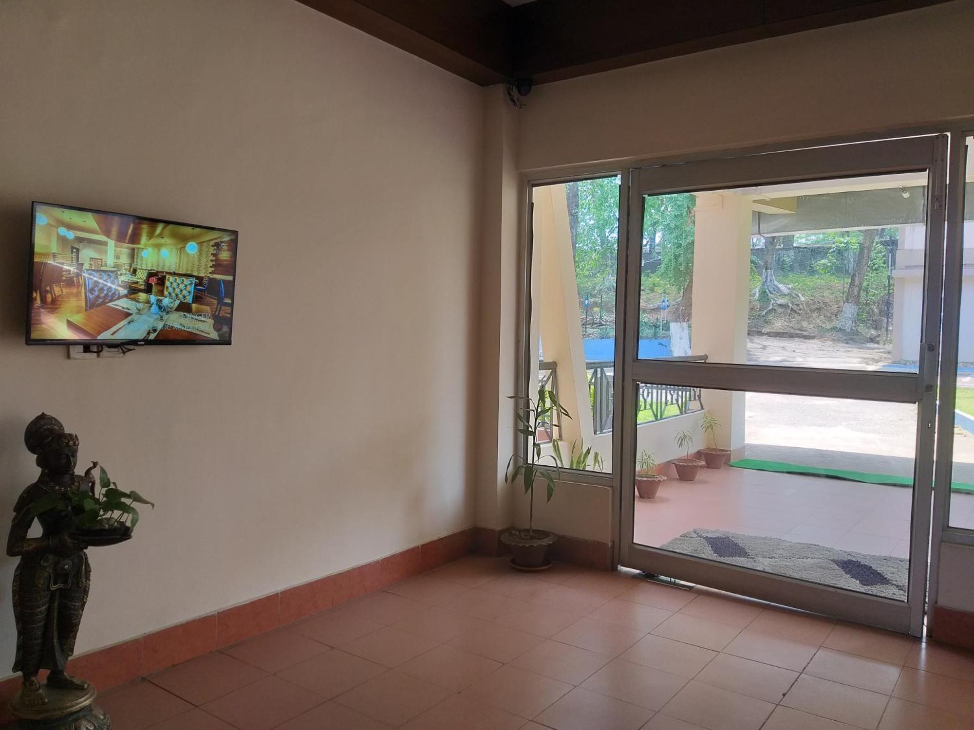 Polo Tura Hotel Екстериор снимка
