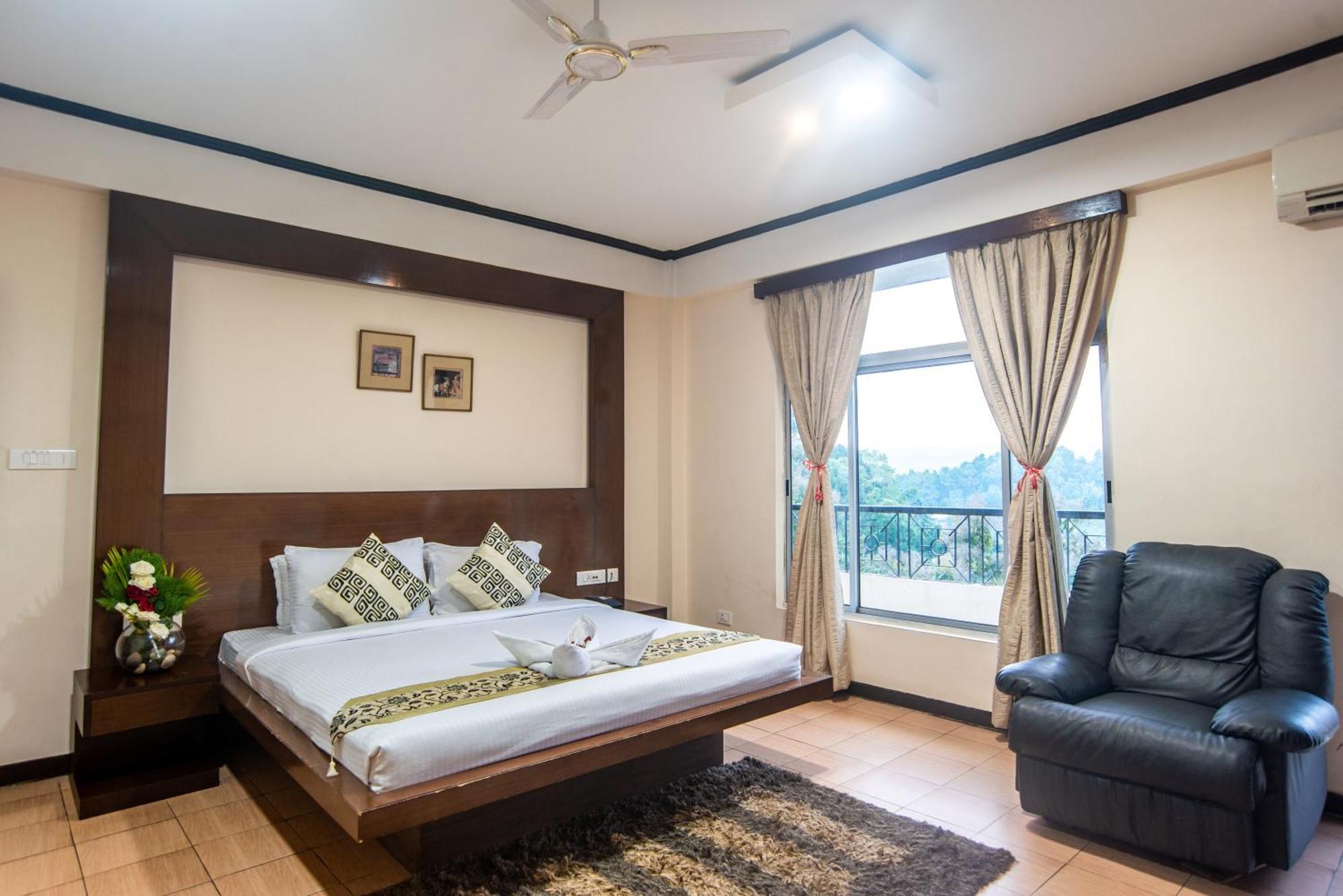 Polo Tura Hotel Екстериор снимка