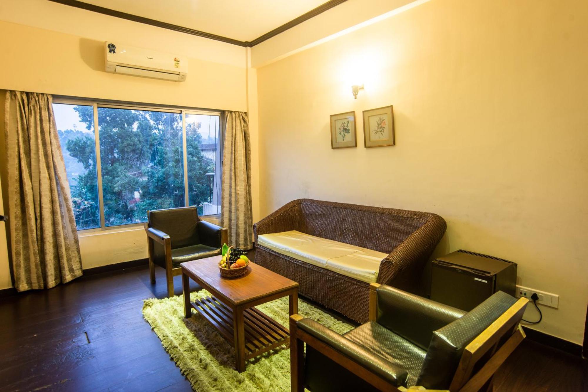 Polo Tura Hotel Екстериор снимка