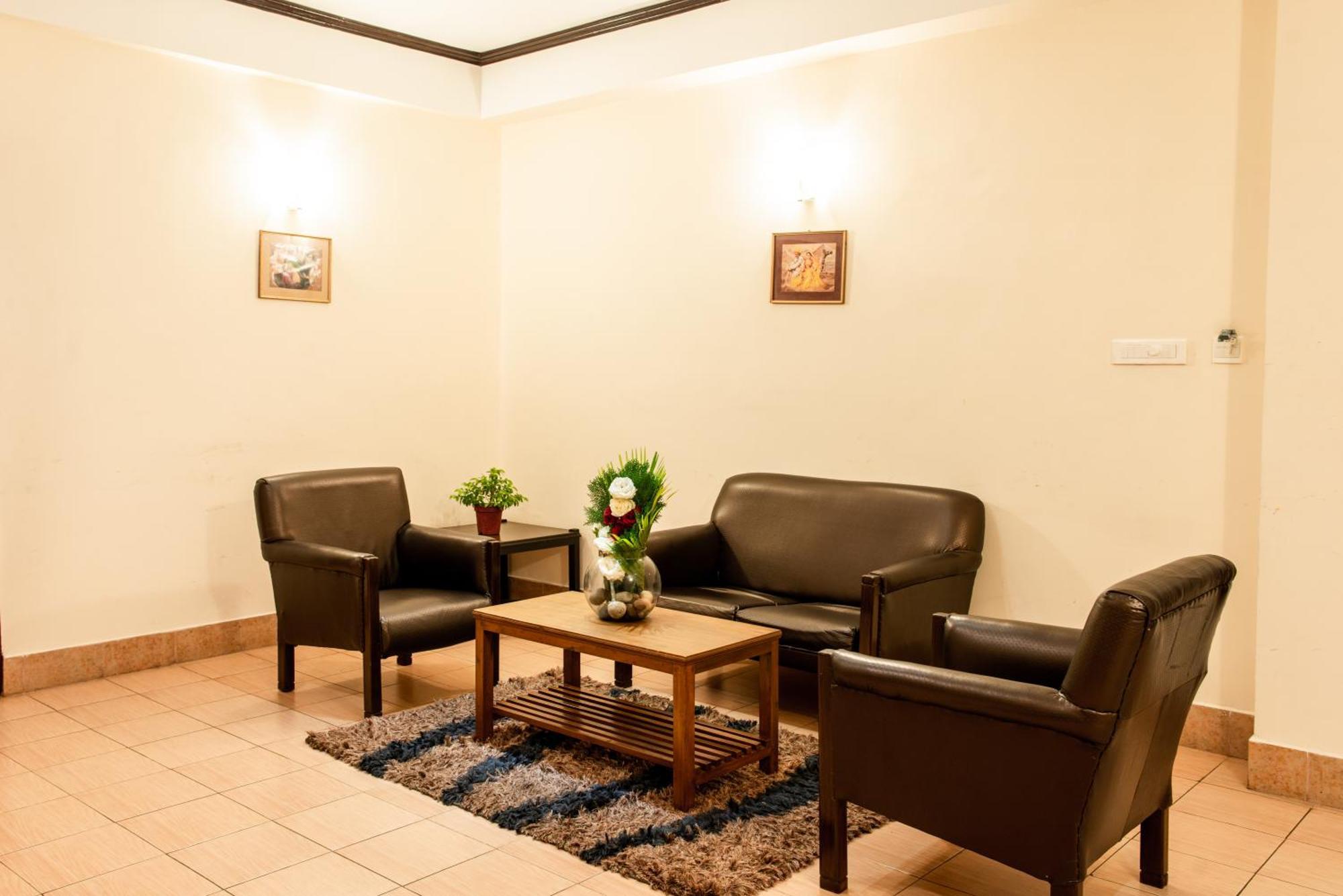 Polo Tura Hotel Екстериор снимка