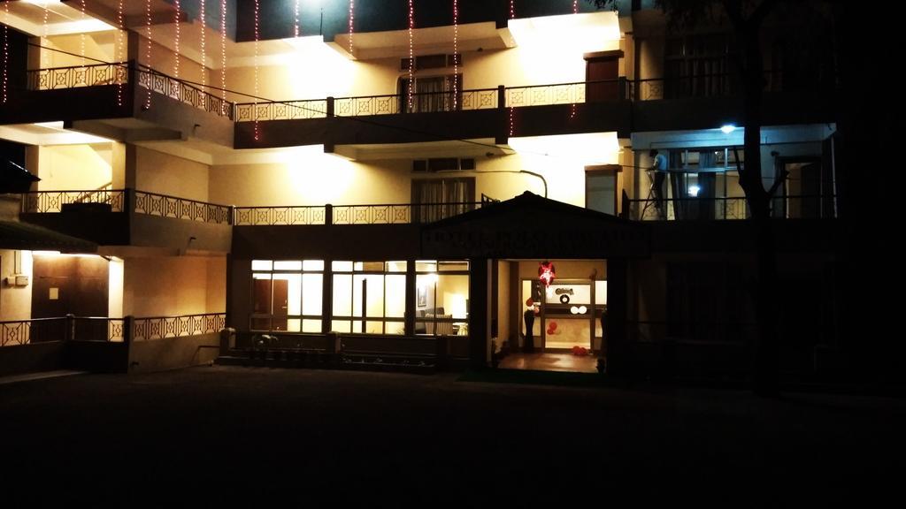 Polo Tura Hotel Екстериор снимка