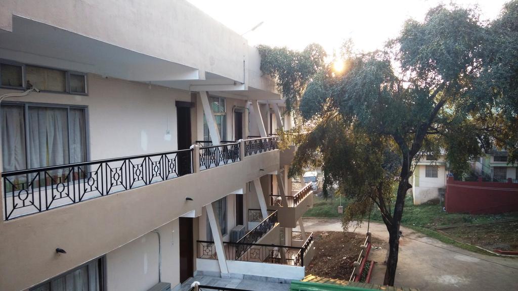 Polo Tura Hotel Екстериор снимка