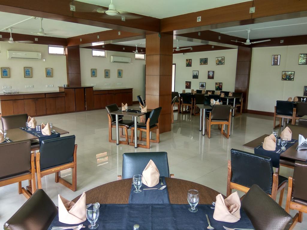 Polo Tura Hotel Екстериор снимка